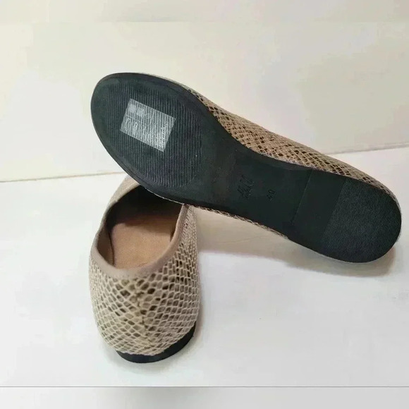 H & M Faux Snake Skin Flats Size 8.5 - Picture 4 of 4